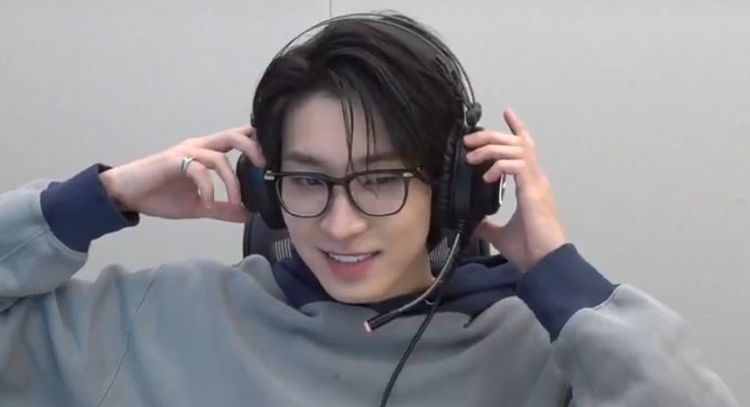 svtsjens's tweet photo. level up

a jenwoo oneshot svtpink au

gamer ww doesn’t really like the limelight much &amp; despite being 1 of the biggest streamers, he manages to tune any attention out for the most part… until something happened and he’s forced to share a little bit more about his personal life. https://t.co/lsavZf6tkV