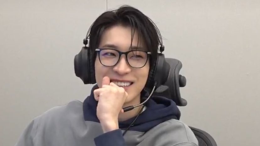 svtsjens's tweet photo. level up

a jenwoo oneshot svtpink au

gamer ww doesn’t really like the limelight much &amp; despite being 1 of the biggest streamers, he manages to tune any attention out for the most part… until something happened and he’s forced to share a little bit more about his personal life. https://t.co/lsavZf6tkV