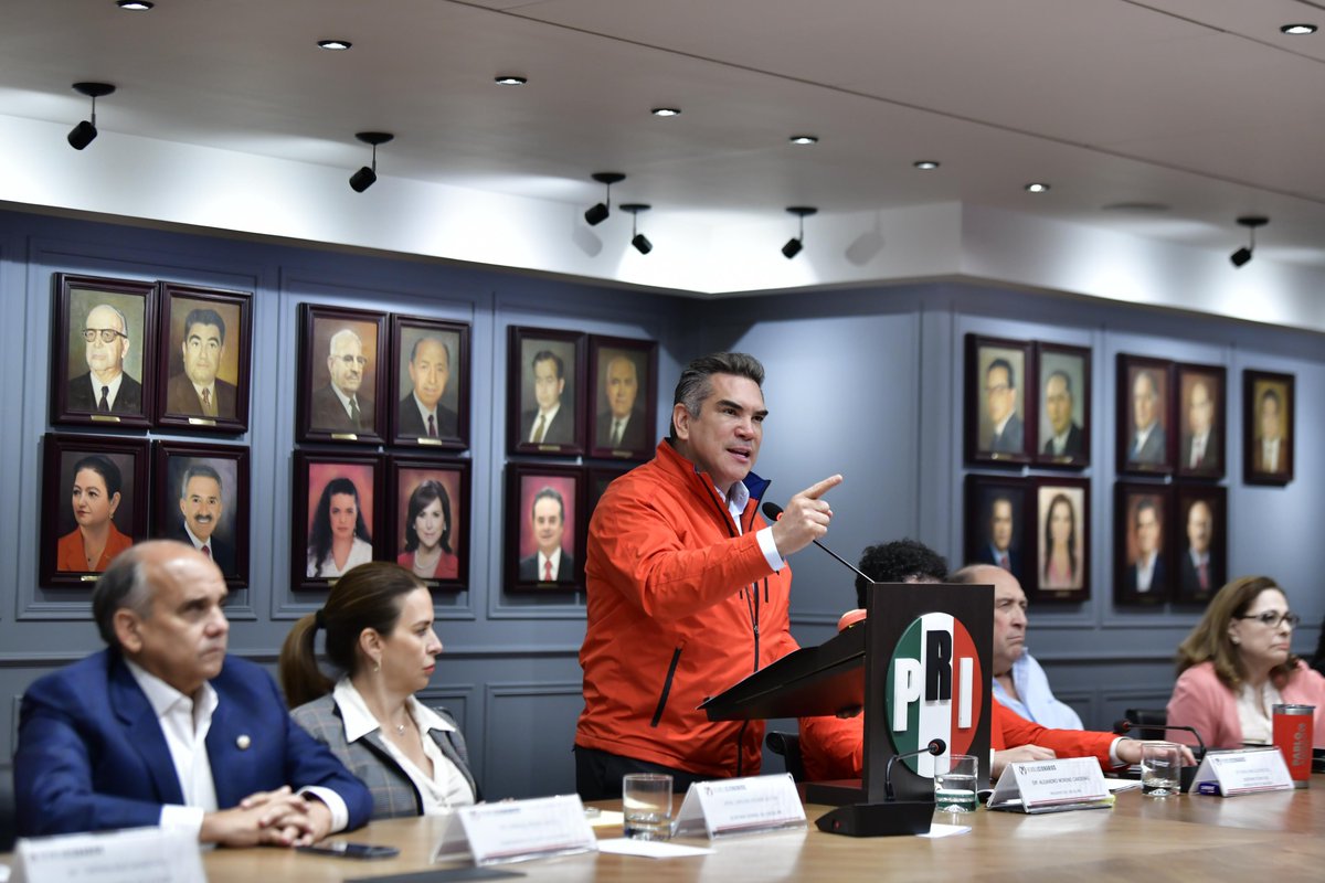 alitomorenoc's tweet photo. En sesión de nuestro de Consejo Político Nacional aprobamos el método electivo de Asamblea de Consejeras y Consejeros Políticos, para el proceso ordinario de renovación de la dirigencia del @PRI_Nacional, para el período estatutario 2024-2028.

Con 474 votos a favor, 5 en contra y 7 abstenciones, el priismo evoluciona unido y firme, avanzando de la mano con México.