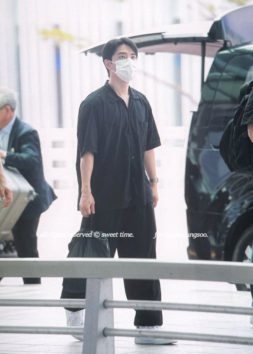 112sweettime's tweet photo. 240711 ICN
새벽에 증명사진에 있던 같은 도경수 완벽하다
ㅠ ㅠ ㅠ ㅠ ㅠ 미모 최고 

#도경수 #디오 #DOHKYUNGSOO #DO (D.O.) #都暻秀 #ドギョンス https://t.co/iSz1LM0dP7