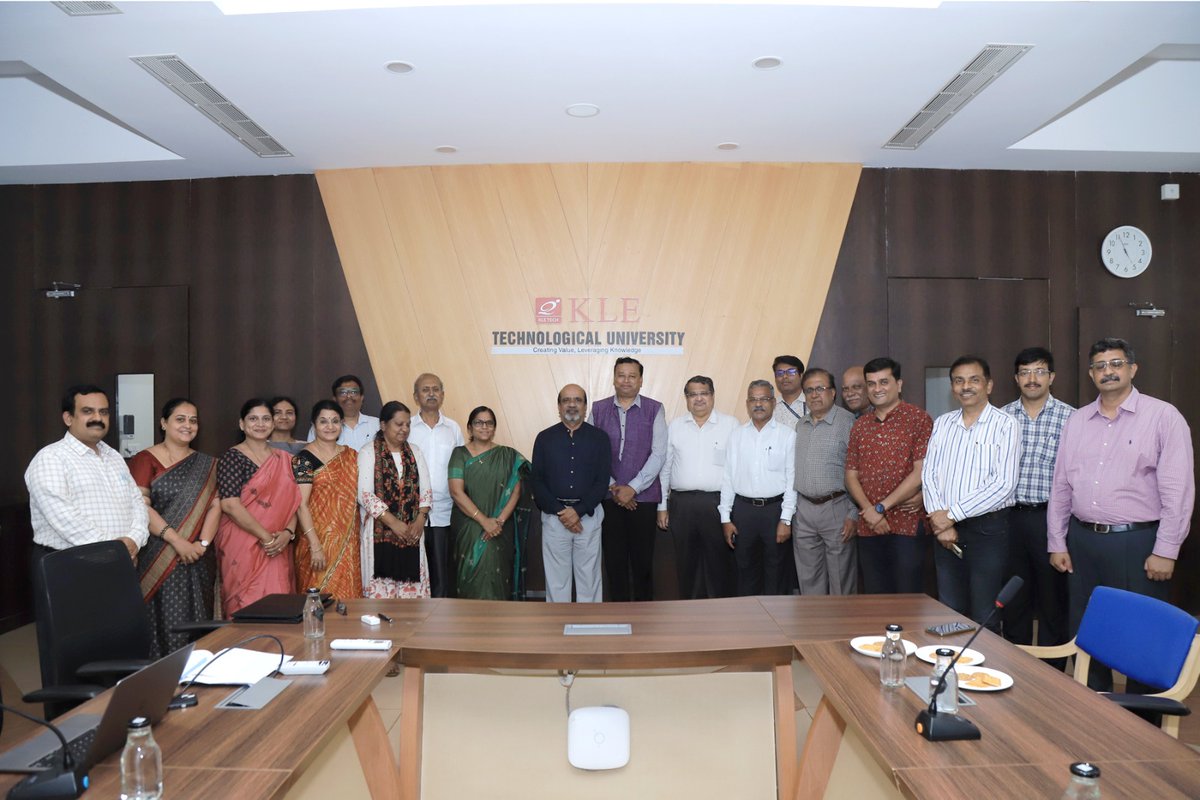dharwad_iiit's tweet photo. Exciting news! 

On July 9, 2024, IIIT Dharwad and KLE Technological University signed an MoU to enhance academic and research collaboration.  

#IIITDharwad #KLETech #Collaboration #Innovation 

@EduMinOfIndia @KLETechbvb https://t.co/A7muYEcpnK
