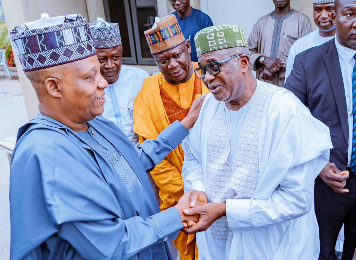Managing Director N-HYPPADEC Abubakar Sadiq Yelwa fcna, FNIM with His Excellency Sen. Kashim Shettimah GCON, Vice President, Federal Republic of Nigeria on a condolence visit to Former Deputy Senate Leader, Sen Bala Ibn Na-Allah over the death of his wife, Hajiya Safiya Na-Allah.