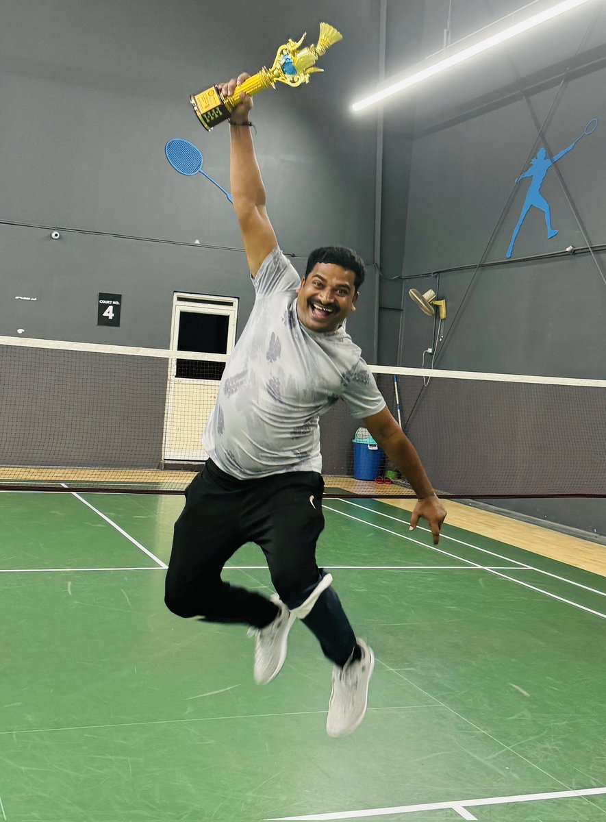 shankarbrs_mngd's tweet image. బ్యాడ్మింటన్ సింగిల్స్ లో అందుకున్న కప్పుతో చిందేసిన ఆనందం.
#Badminton 
#Olympus 
#SportsforDevelopment
