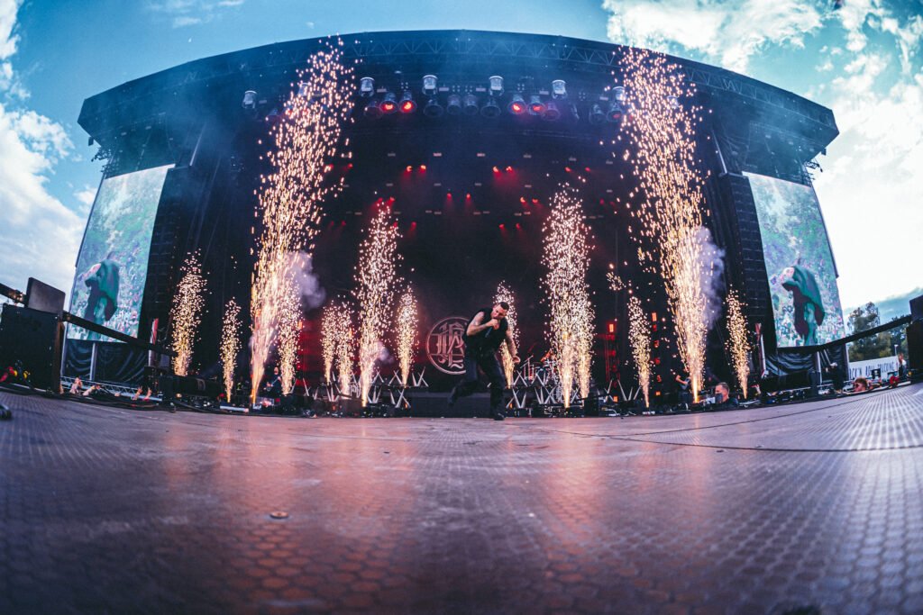 small_kid_min's tweet photo. VYSLOUŽIL SI ROCK FOR PEOPLE OPĚT TITUL AKCE ROKU? NAŠLÁPNUTO MÁ VÍC NEŽ SLIBNĚ! (MAXIREPORT)
https://t.co/EupaDDSulc https://t.co/xE0p2cXxdy