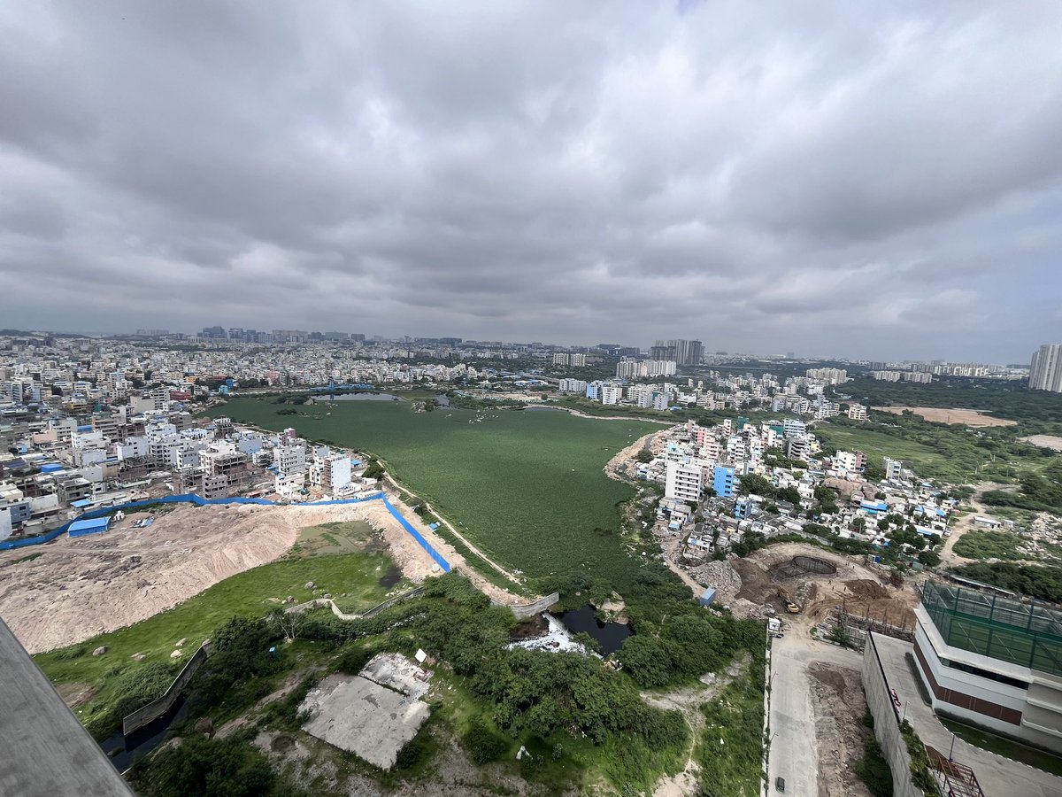 manikanthkarum3's tweet photo. Kamuni cheruvu behind rainbow vistas and marina skies is filled with water hyacinth. It’s causing menace of mosquitos. Response from GHMC officials is lacklustre. Plz look into it &amp;get the lake cleaned ASAP. Residents including children are suffering from fevers @CommissionrGHMC https://t.co/F7gnCHI3SZ