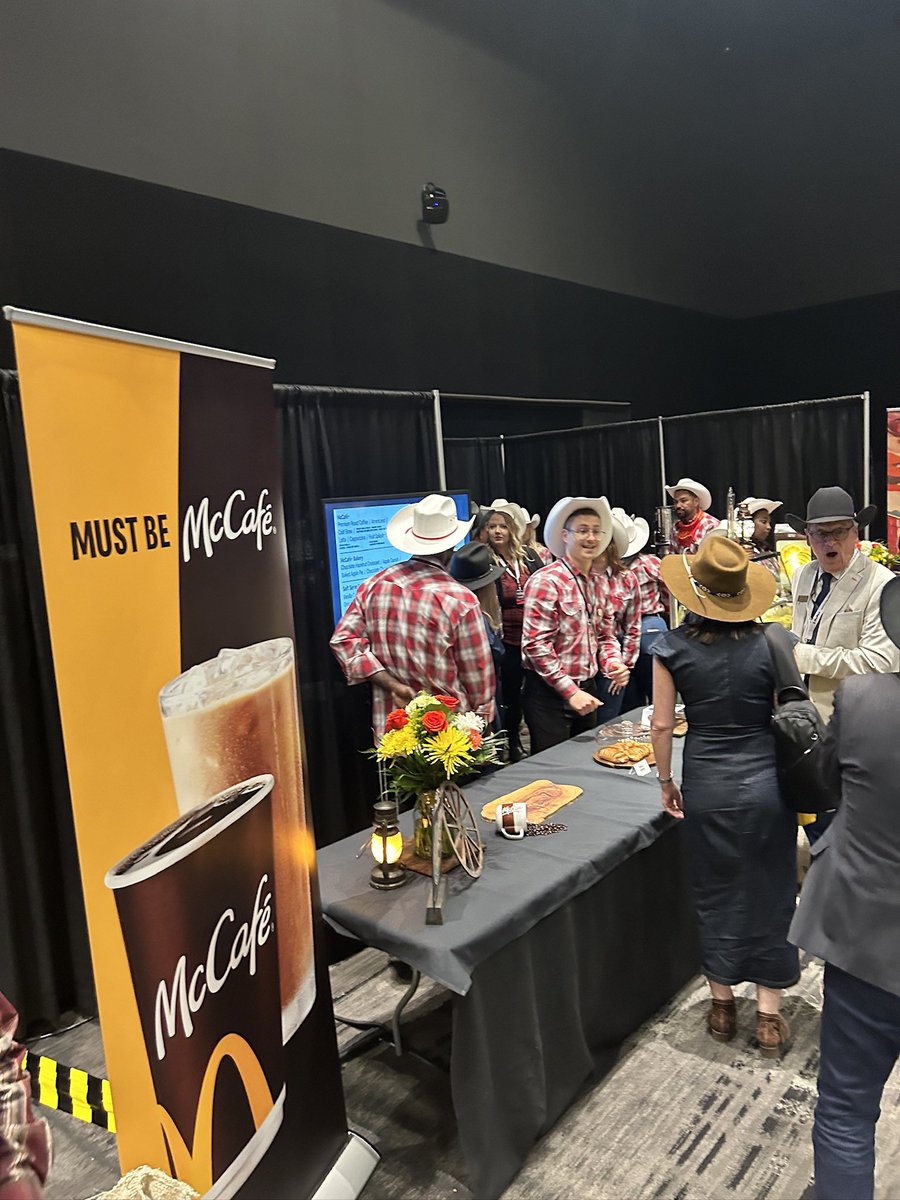 csagrifood's tweet photo. Thank you to the amazing team @McDonaldsCanada for the sweet treats at the Calgary Stampede Agriculture & Agri-Food Reception! #StampedeAg #CSIAC https://t.co/herqrCccE6