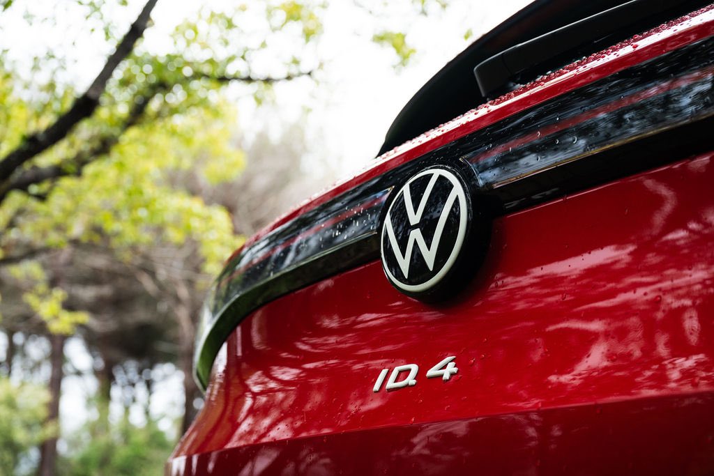 MpumeleloMacu's tweet photo. I got to shoot the @VolkswagenSA ID4 media launch in Cape Town. The weather wasn’t great but I’m glad we got a gap to do some tracking shots. 

I was messing around with shooting them at 1/15 shutter speed on my @Nikon_SA Z8 https://t.co/ivIBe9d5pn