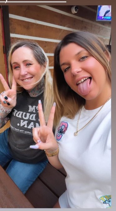 Me and the Bestie hanging yeah I got some hot friends https://t.co/zaEOU0t3mG