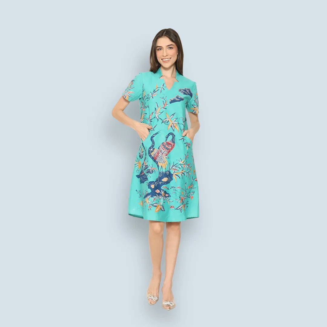 Tjongklak's tweet photo. Beat the heat in style with this lightweight cotton batik dress from Cirebon. Featuring a flattering V-neckline and vibrant patterns, this dress is both comfortable and chic.

In frame:

Anggun dress

Batik tulis cirebon

Bahan katun

Segera hubungi +6281990891010 untuk pemesanan https://t.co/C982cXTkUT