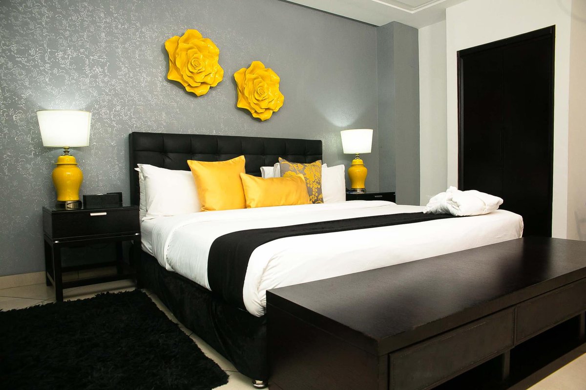oakplazagroup's tweet photo. Dreaming of the perfect getaway? 🌟 Escape to Oak Plaza Hotel and indulge in luxury and comfort like never before. Our exquisite rooms are designed for your ultimate relaxation. 

📍East Airport, Accra

📞Call 0205111235 for enquiries and reservations.

#OakPlazaHotel https://t.co/ntK5R0tPJs