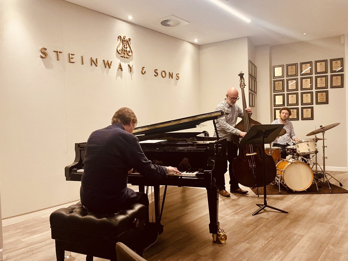 Nice to play a concert at Steinway Hall with my trio for a lovely crowd ! 🎹