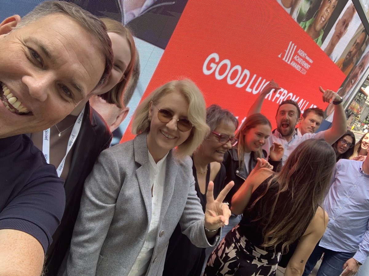 Matt_Harding_'s tweet image. We’ve popped by @travelweekly offices to wish everyone nominated all the best for tonight’s agent achievement awards from everyone at @TCworldwide 🤝