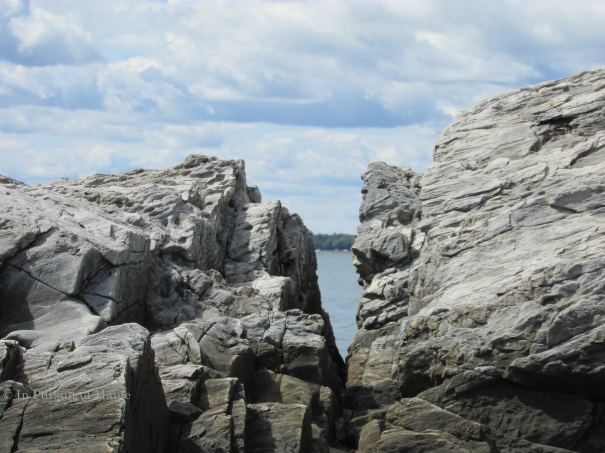 PursuitofMaine's tweet photo. Good Morning, friends. If I sit and stare at the rocks for too long, I start to see faces, and that makes me a little bonkers. So naturally I do it as often as possible. π
#ItsAllPerspective #ThursdayVibes #Ocean #BeKind https://t.co/57pgoTnZww