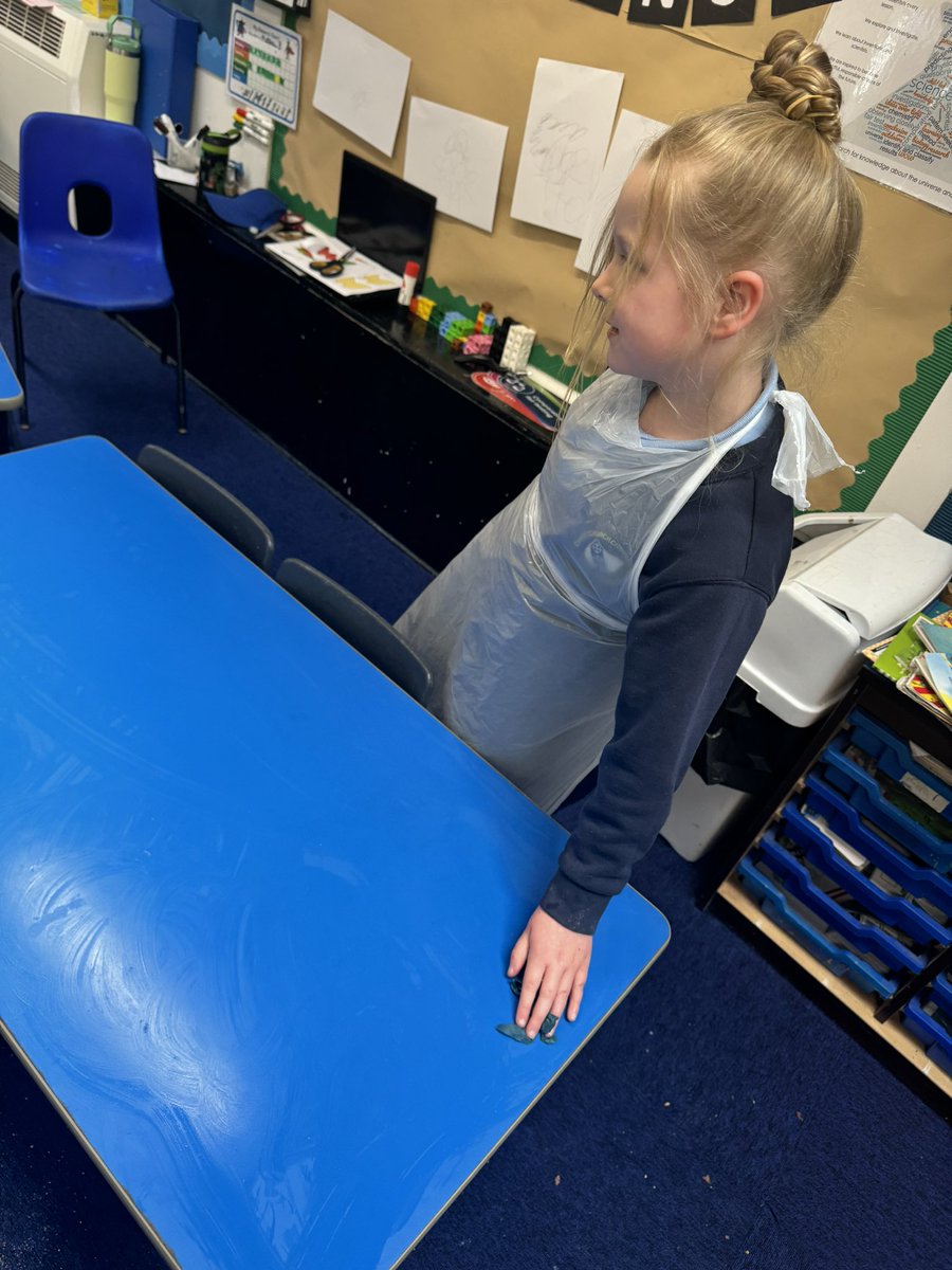 CCCRPrimary's tweet photo. The vegetables are roasting, Year 1 are cleaning! We can’t wait to taste our homemade dips and dippers this afternoon! #cccrDT https://t.co/yCk7U78yhc