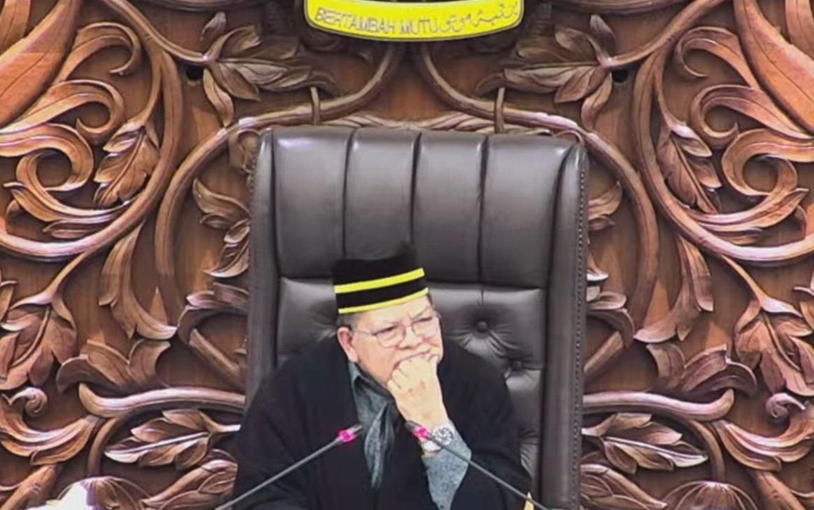 abifateh87's tweet photo. Speaker tetap dengan keputusanya walaupun ia bercanggah dengan perlembagaan negara. 

Siapa lagi yang boleh diharapkan dalam kerajaan PHBN hari ini? 

Jawapannya TIADA!!! https://t.co/FxXZFJlWDp