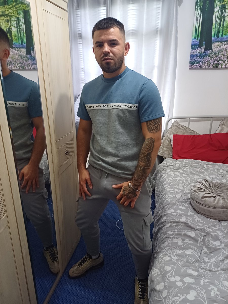 ChavTezza's tweet photo. Any lads in the North East who would be up for a collab for OF pages please DM me and lets chat.

https://t.co/pKTWaMsDY7 https://t.co/62ENFGkeAz