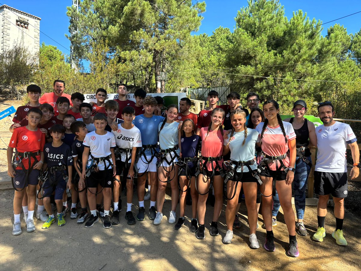 ¡Cerramos la primera parte de la temporada por todo lo alto! Plantilla y equipo técnico hemos disfrutado de un emocionante día en un circuito de tirolinas.

Llega el momento de recargar pilas y disfrutar de unas merecidas vacaciones🌞🏖️

¡Feliz verano a tod@s!

#CPDamm❤️