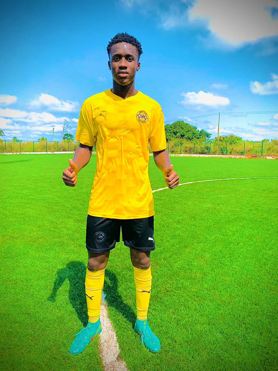 🚨 Sad news for Gh football 🇬🇭 😭

I am devastated to hear of the untimely passing of Farihan Inusah, a talented young Ghanaian footballer, who tragically lost his life in a motor accident last night.

 Farihan, a towering midfielder at 1.88m, played for VIM Sporting Club. His