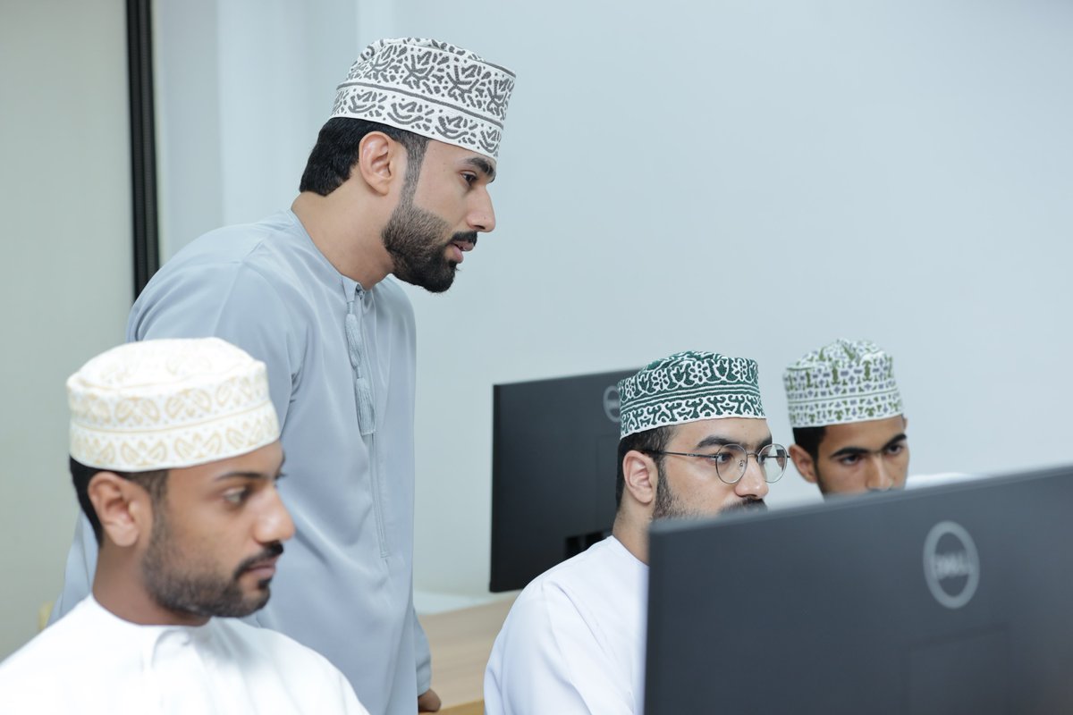 squceps_info's tweet photo. دشنت #كلية_الاقتصاد_والعلوم_السياسية بالتعاون مع #كلية_الآداب وشركة الإبداع الرابع برنامج المدرسة الصيفية (مرسى) للطلبة والموظفين في عدة مسارات تقنية حديثة كالذكاء الاصطناعي، والتصميم الجرافيكي والموشن جرافيك وتصميم تطبيقات الهاتف. سيتطلب على المشاركين انهاء 3 أسابيع من التدريب الفني المستمر والذي يتدرج من الاساسيات الى المهارات المتقدمة.

كل التوفيق والنجاح للمشاركين.