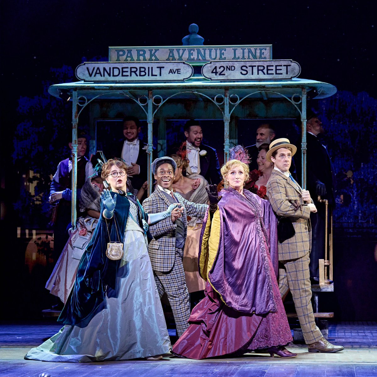 hellodollyLDN's tweet photo. WOW, WOW, WOW!
Here’s a first look at our swell cast in action at the @LondonPalladium 🤩

📸 Manuel Harlan https://t.co/HbDnDfKuQ1
