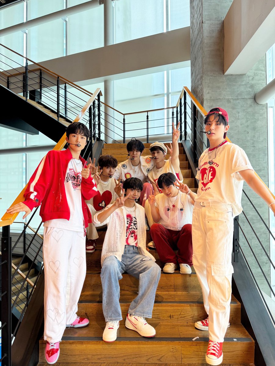 EVNNE_official's tweet photo. [📸]
240711
Mnet #엠카운트다운

이븐이들의 애교 차력쇼
엔브들의 원픽은? 👀

#EVNNE #이븐
#RIDE_or_DIE #I_love_U https://t.co/bWXSygPEFs
