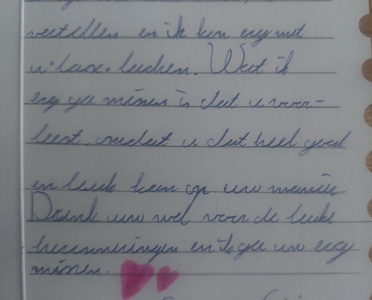 Afscheid groep 8:
...Wat ik erg ga missen is dat u voorleest...
Omdat u dat heel goed en leuk kan 
'op uw manier' 😁

#onderwijs #leesplezier <a href="/leesknokploeg/">@leesknokploeg</a>