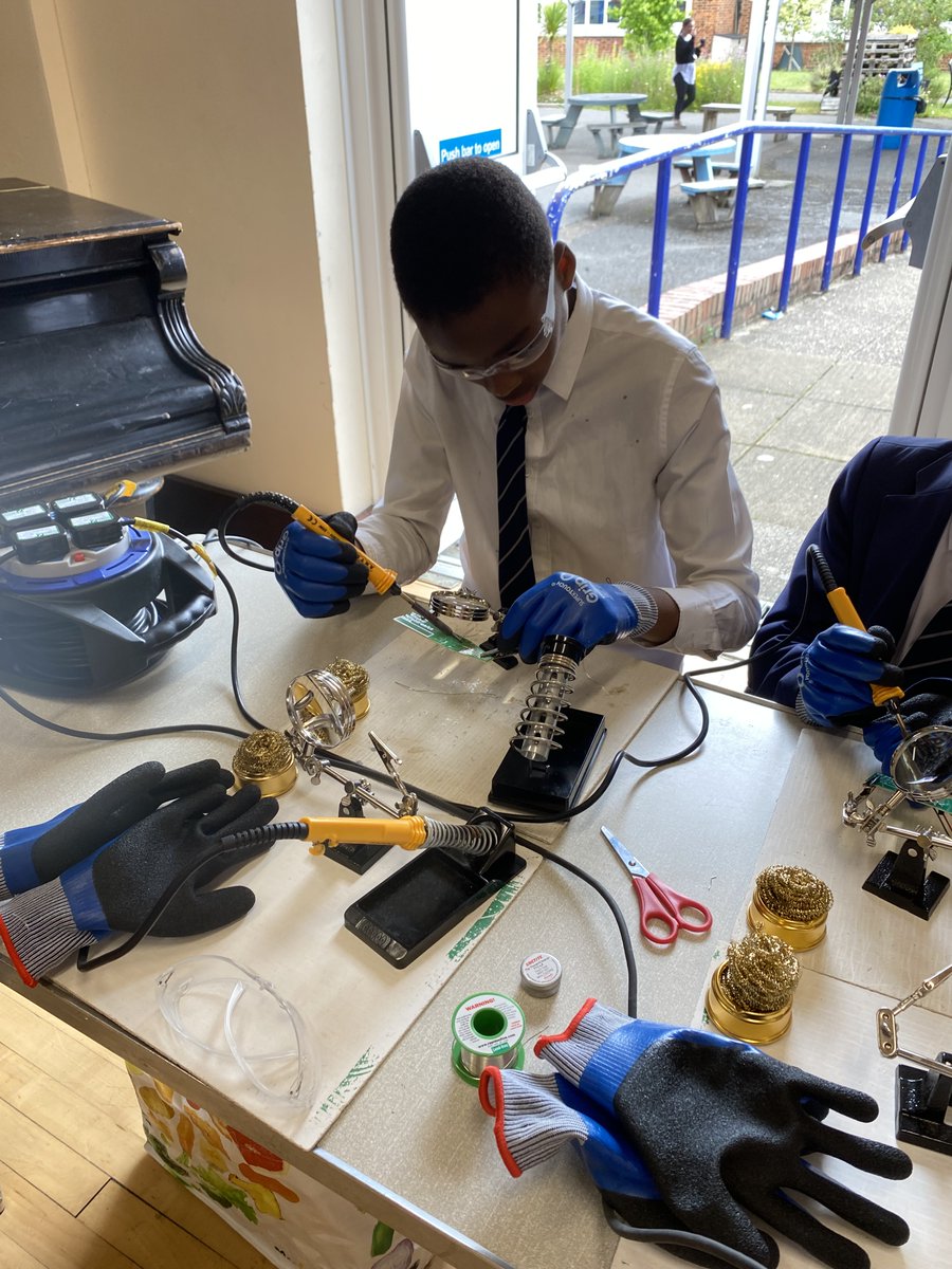 On Monday, some of our Year 8s worked with @SmallpeiceTrust to design, solder, glue, build and market sustainable water pumps. Each team even had a finance manager to make sure the build was on budget. Great to see so many creative designs to solve the same problem!