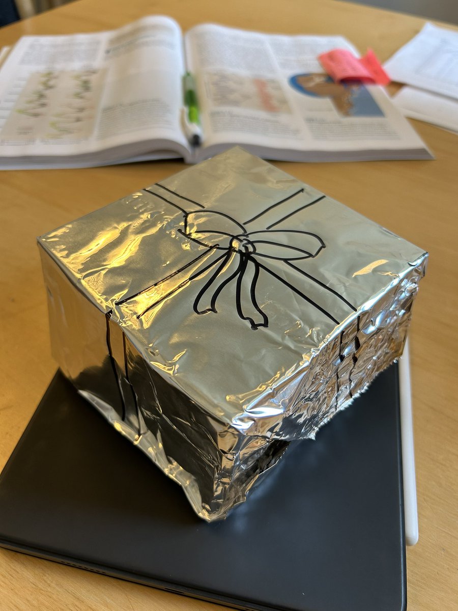 loopdlupien's tweet image. When your technician knows you’re excited to receive the next shipment of kim wipes