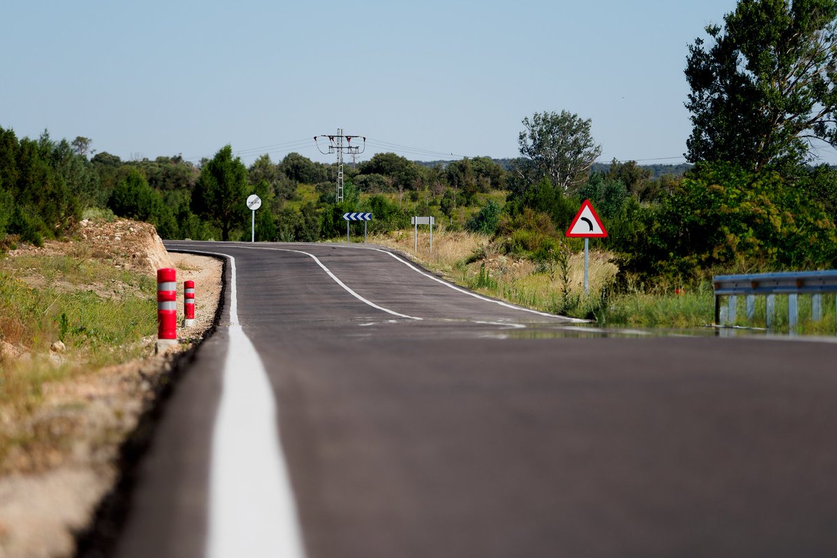 dipualba's tweet photo. 🚗🛣¡Nueva mejora en la #RedViaria!
#Renovación en la #AB602 (#N322-#ElBallestero), acceso a las instalaciones de @aquadeus_
#Obras fruto de una #colaboración #PúblicoPrivada pionera de #Dipualba y la empresa, invirtiendo más de 1.170.000€ (80%-20%).
🌐https://t.co/tgU51tFtpO https://t.co/q9CWtqgBBY