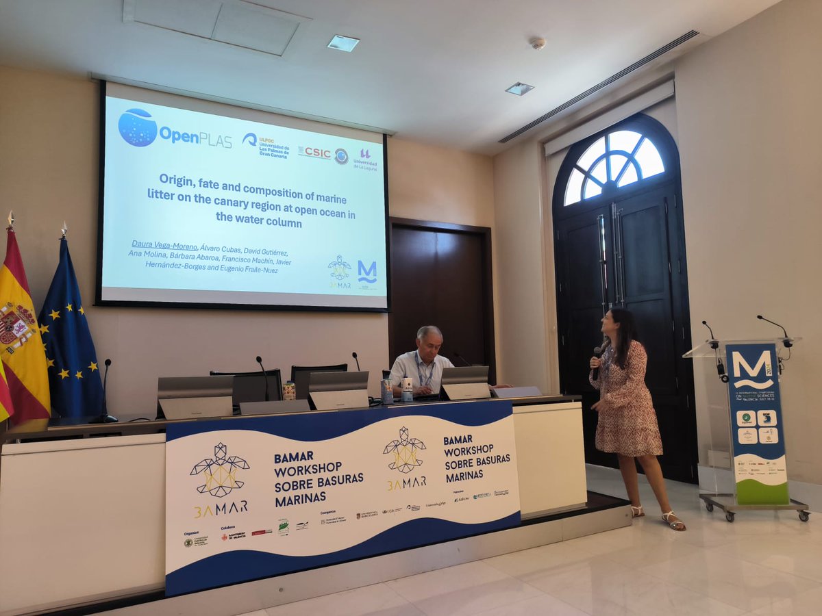 DOYCAG's tweet photo. @GroupBiological @fccmar_ulpgc @IOCAG1 @ULPGC @ulpgcresearch @MSantanaCasiano @MelchorCO2 @QUIMA_ULPGC @DavidGlez1994 @laurasbet_00 @VictorCoussy La investigadora Daura Vega (@OpenPLAS) ha realizado una charla en la segunda sesión de la mañana en #BAMAR. Su charla ha sido sobre el origen, destino y composición de la basura marina en la columna de agua en el océano abierto en la región de Canarias https://t.co/ia8Yef2p0L