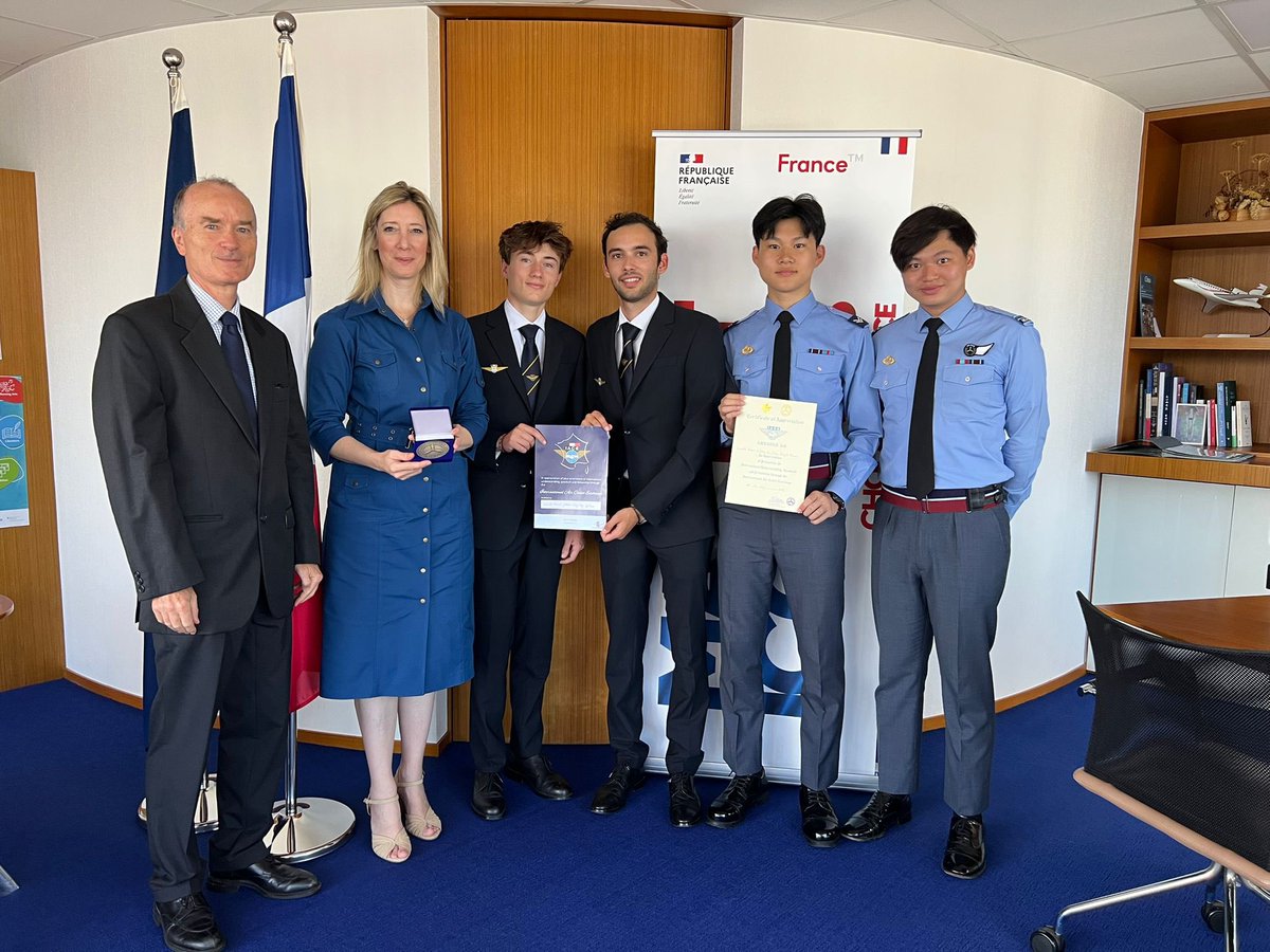 Heureuse d’accueillir les Cadets de l’Air 🇫🇷 2024 sélectionnés pour un programme d’échange très riche avec Hong Kong. L’aéronautique civil, un secteur d’avenir du partenariat 🇫🇷🇭🇰✈️Happy to welcome🇫🇷cadets participating to the International Air Cadet Exchange programme in 🇭🇰!