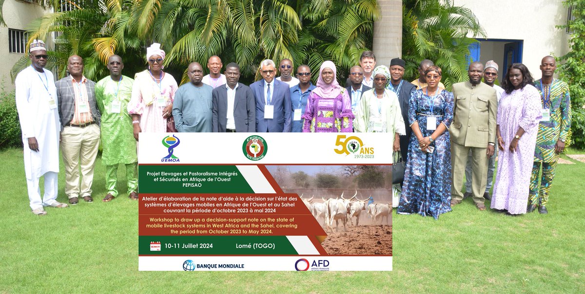 AgrhymetInfos's tweet photo. 🐂🐐🐓Un atelier d’élaboration de la première note d’aide à la décision sur l’état des systèmes d’élevages Mobiles en Afrique de l’Ouest et au Sahel regroupe à Lomé plusieurs experts et des acteurs clés du secteur de l'élevage mobile.
#pastoralisme #osemaos https://t.co/uzIiV86sdo