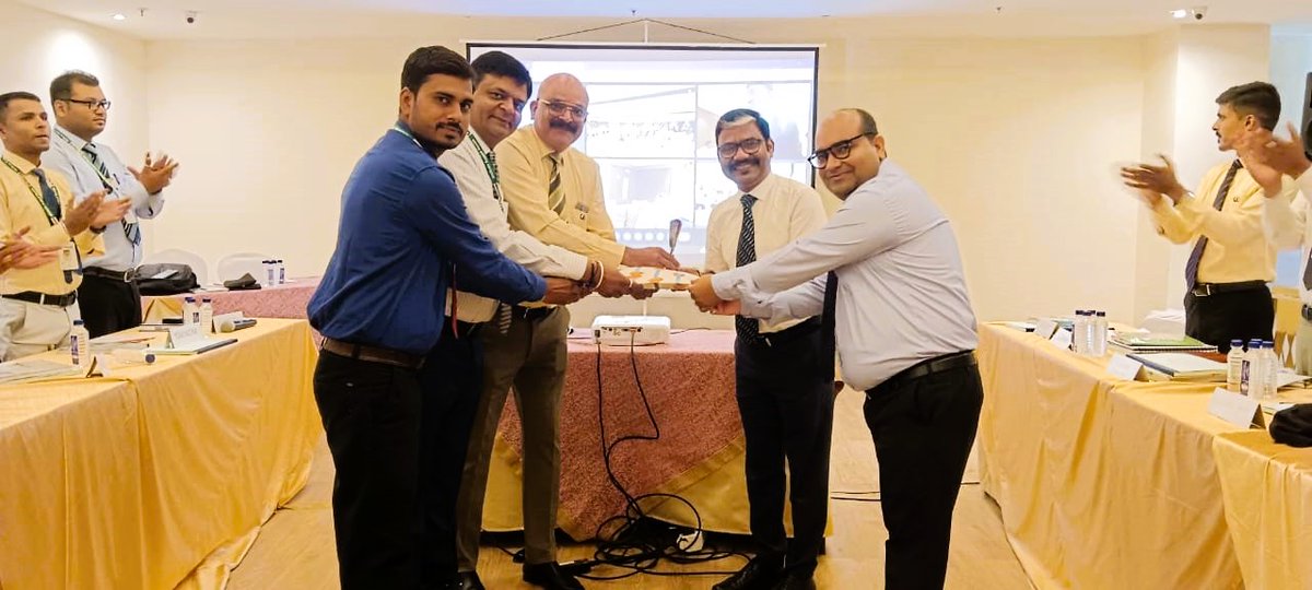 WellconAH's tweet photo. A Sales Front Fighters VSO's meeting was held across five different locations, focusing on New Year's strategies and new product launches. The team was enthusiastic and eager to contribute their best efforts in the upcoming period. The MD &amp; CEO delivered an inspiring address https://t.co/JaVXXF1Smy