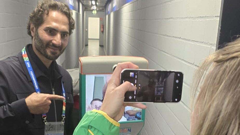 Cutting-edge 🤖 tech took centre-stage at #EURO2024!

Awabot's robots brought the joy and excitement of football to dozens of kids all over Europe, giving them an unforgettable experience ⚽️

#EveryChildIsAChampion