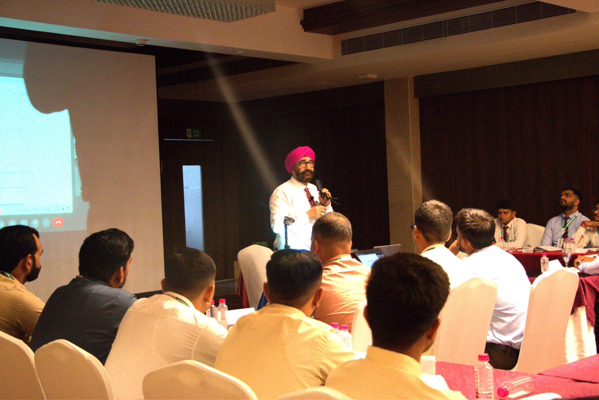 WellconAH's tweet photo. A Sales Front Fighters VSO's meeting was held across five different locations, focusing on New Year's strategies and new product launches. The team was enthusiastic and eager to contribute their best efforts in the upcoming period. The MD &amp; CEO delivered an inspiring address https://t.co/saVrUb8YgB