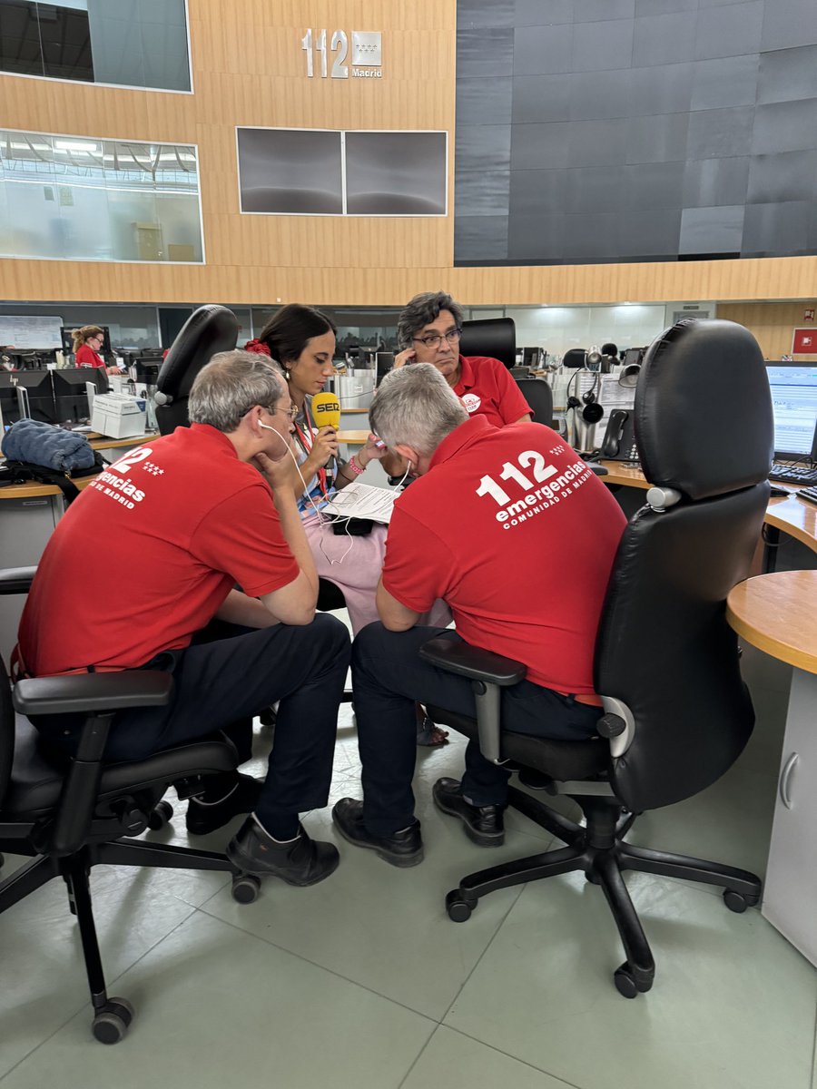 Nos hemos colado en el centro de gestión de emergencias del <a href="/112cmadrid/">112 Comunidad de Madrid</a> 

1 llamada cada 23 segundos, 9.000 de media al día en la Comunidad de Madrid.

Ha sido un placer conocer a:

Alejandro Martínez, jefe de sala
Victor Padilla y Jesús Para, gestores de emergencias.

Gracias♥️