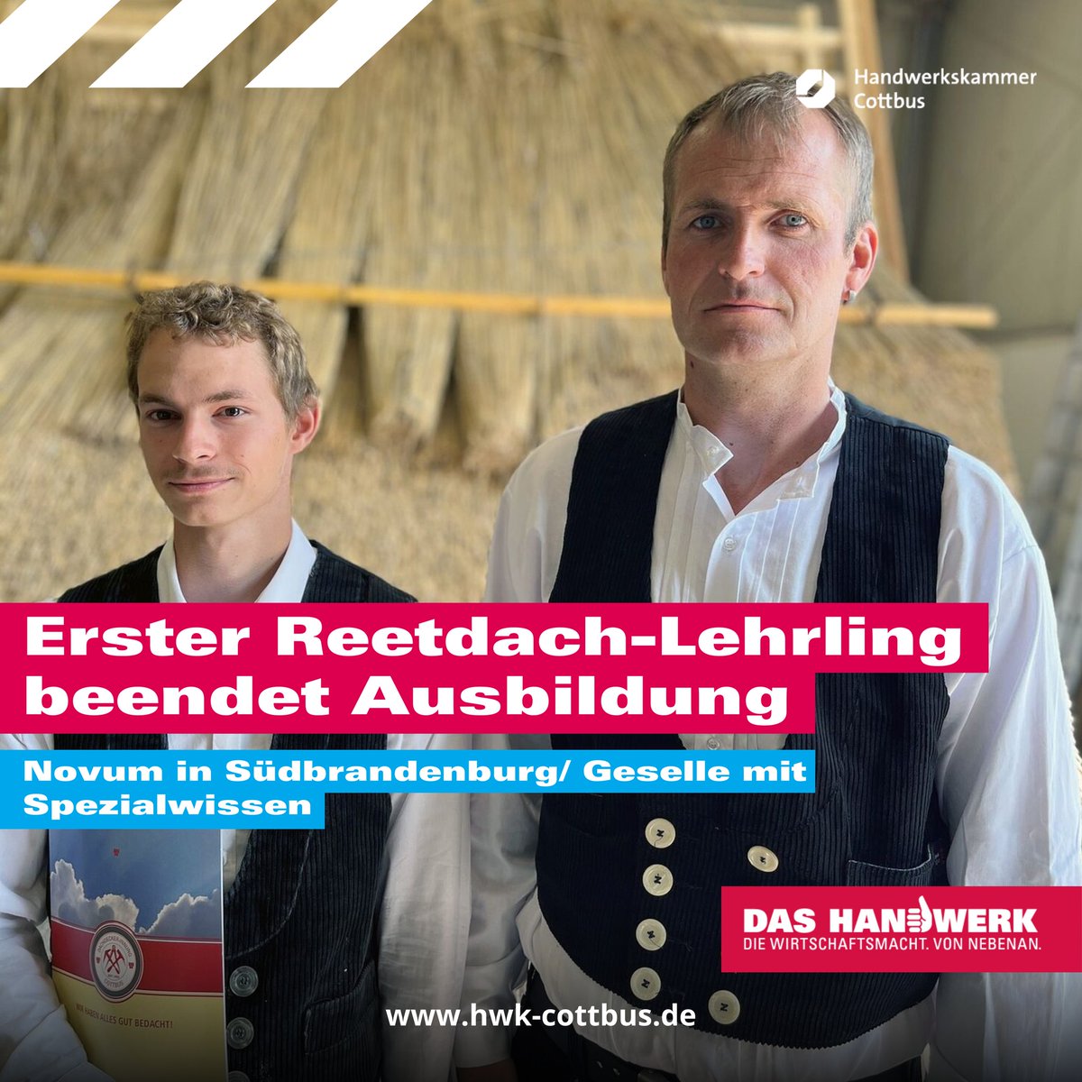 HWKCottbus's tweet photo. Pascal Herold ist einer von zwölf Dachdeckerlehrlingen, die ihre Prüfung zum Gesellen bestanden haben.
Das Besondere an ihm ist, dass er sich auf Reetdächer spezialisiert hat. https://t.co/hKPvauKD43
#ausbildung #handwerk #hndwrk #dachdecker #Reetdächer #reetdach https://t.co/TgOwoLlDqM