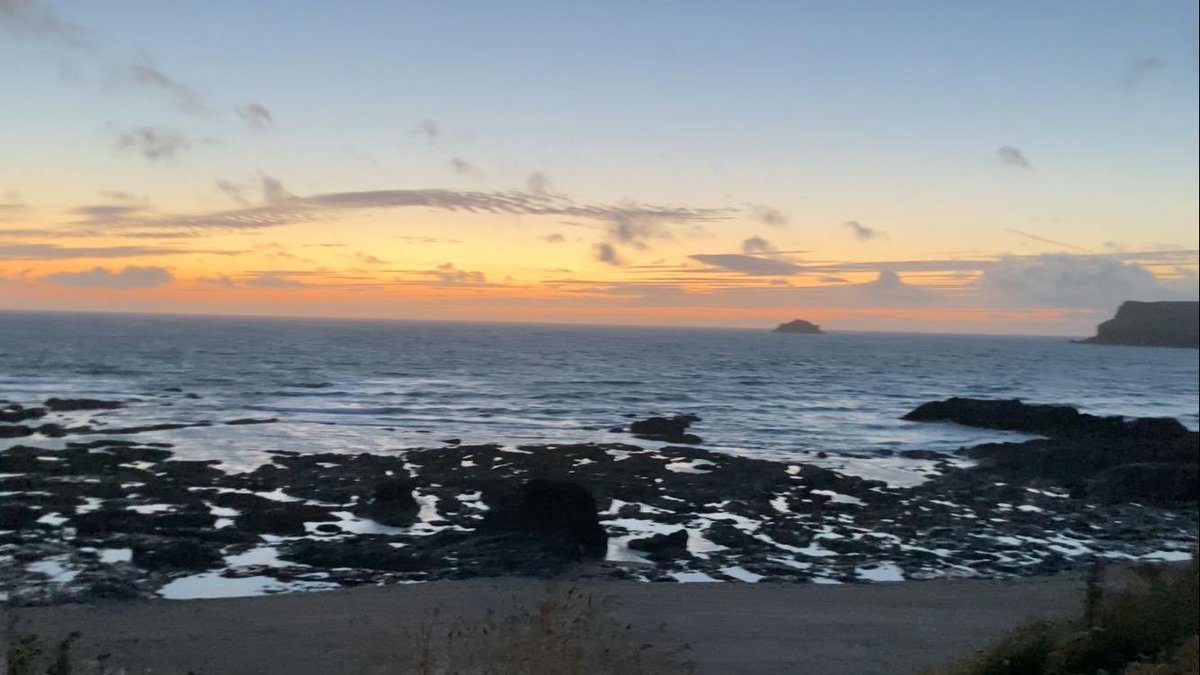 ApplebyCornwall's tweet photo. #Sunset on #Greenaway #beach #Trebetherick #Polzeath #Cornwall https://t.co/paAqhi2lCI