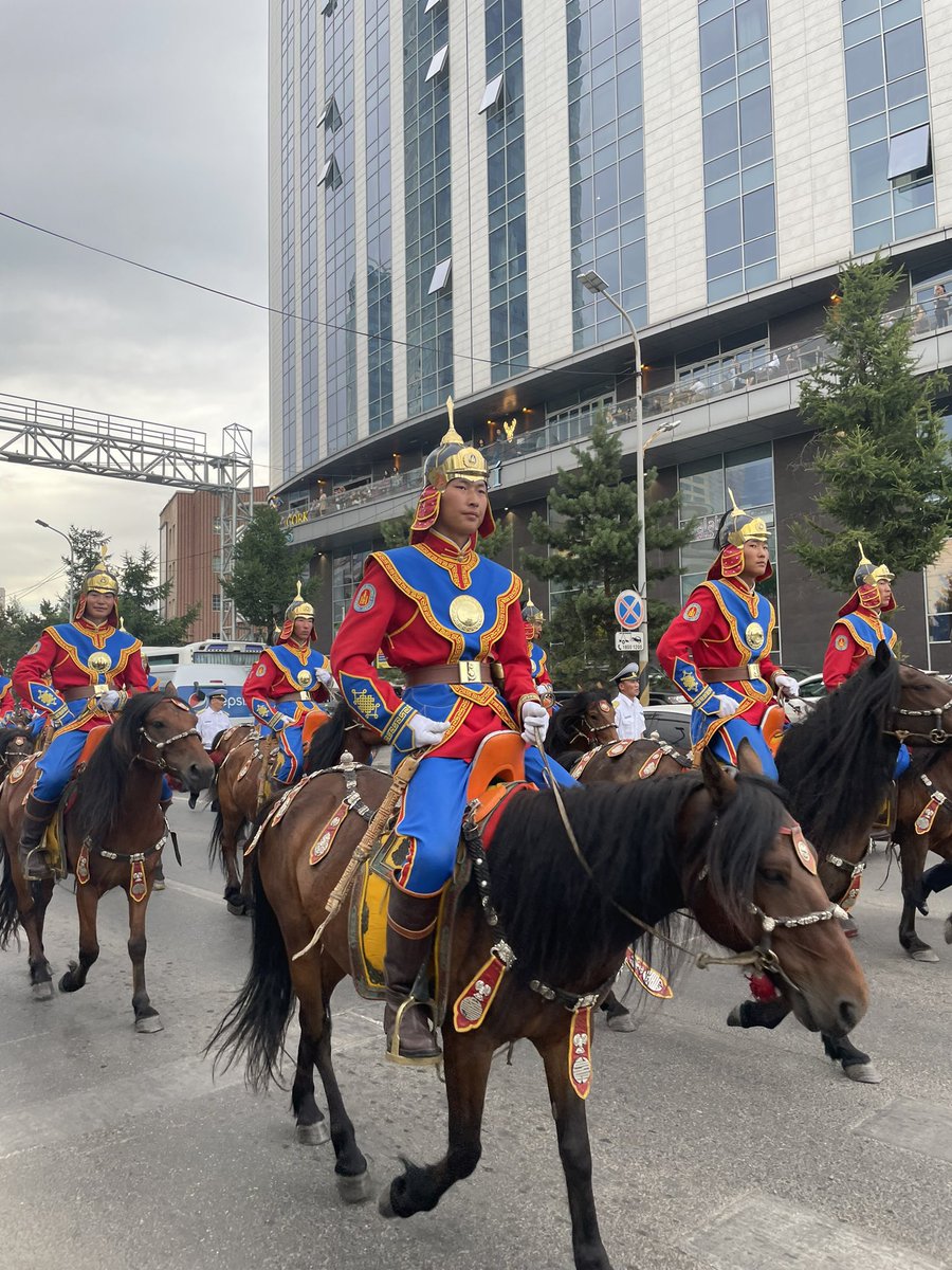 Та бүхэндээ Үндэсний их баяр наадмын мэнд дэвшүүлье! Сайхан наадаарай 🇲🇳