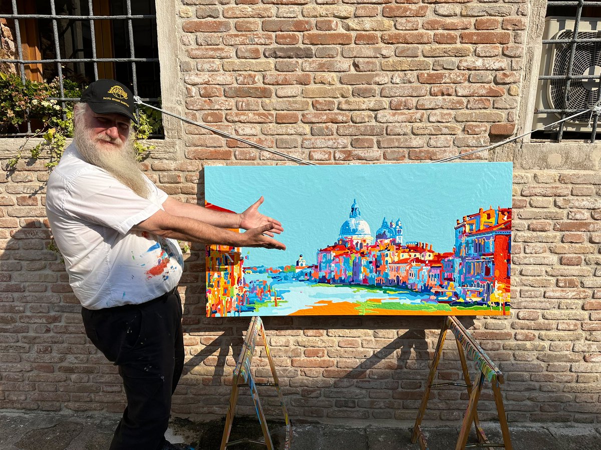 gallerialev's tweet photo. A volte penso di aver sbagliato tutto, vedo la gioia delle persone che entrano nella mia Factory, tutto cambia capisco che la mia fatica e la loro fatica, l’impegno per un futuro migliore, creare e mantenere una famiglia, vivere, ed allora riprendo il cammino https://t.co/vheilT0BWE