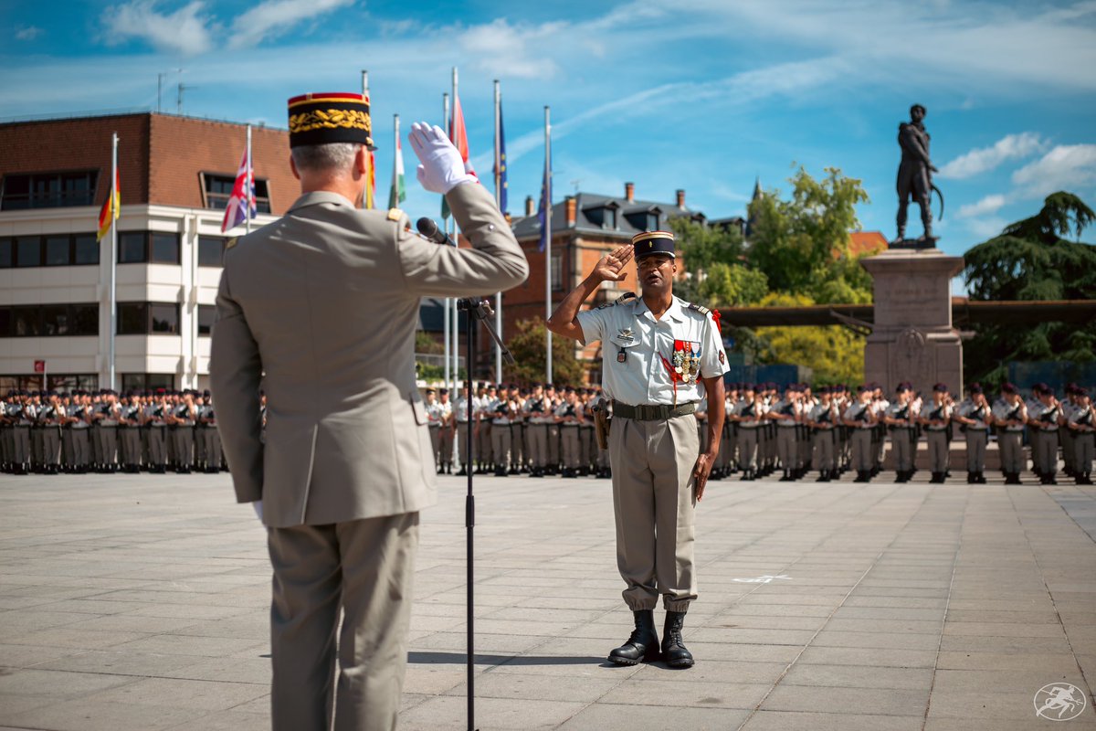 CDC_152eRI's tweet photo. 🎖️ Passation de commandement 🎖️

Le colonel Laurent Luisetti a transmis le commandement du 152e RI au colonel Assed Mohamed Aguid lors d’une cérémonie solennelle. 

Félicitations au nouveau chef de corps et merci au colonel Luisetti pour son dévouement ! 🫡🇫🇷 https://t.co/flG1QlOpoM