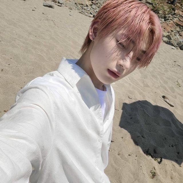 🐚Hello! I’m chels
I’m looking for #moots 

-she/her
-Aquarius
-not new to #stantwt / #kpoptwt 

🦢/repost to be moots🐚🌊