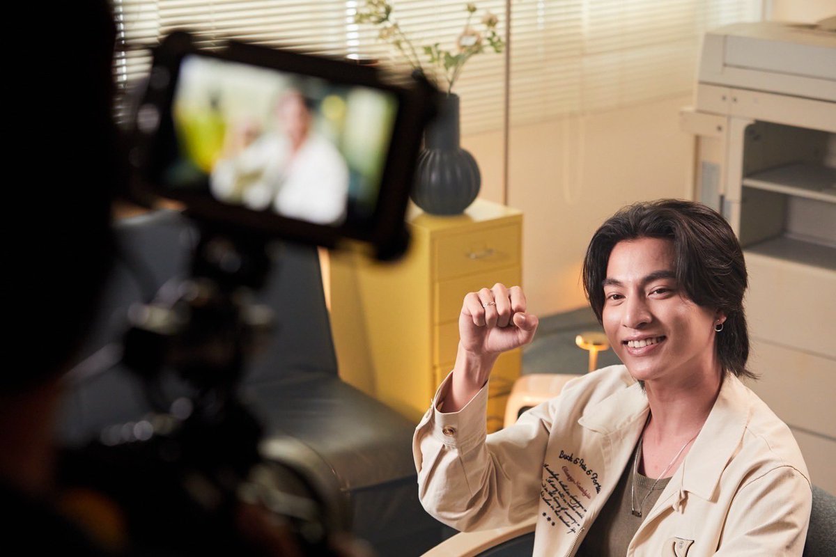 ALLNewsEXPRESS1's tweet photo. ฟังกันหรือยัง  “แค่เรา”โปรเจคพิเศษ! จาก “กลัฟ-คณาวุฒิ” ร่วมกับศิลปินเวียดนามชื่อดัง Quang Hùng MasterD 
#MVแค่เรา
#GulfKanawut 
#QuangHungMasterD
Mv📌https://t.co/qF6izNAi3k https://t.co/OrI1vIHVi2