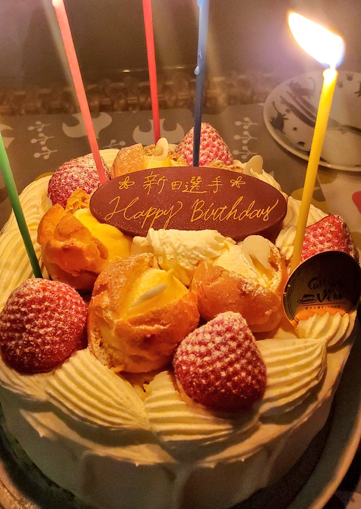 nittaskb's tweet photo. 今日で遂に50代に突入しました！メッセージ下さった方々ありがとうございました。きんさんぎんさんのまだ半分ということでこれからも頑張ります。
ケーキが新田選手になってるけど何の競技の選手なんだろうか☹️ https://t.co/MGoHlnq6oq