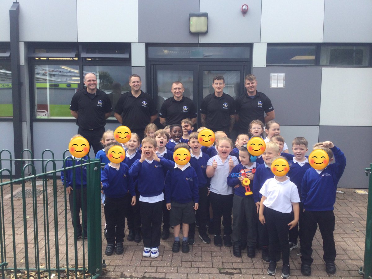 Year 1 Simpson’s Lane tweet media