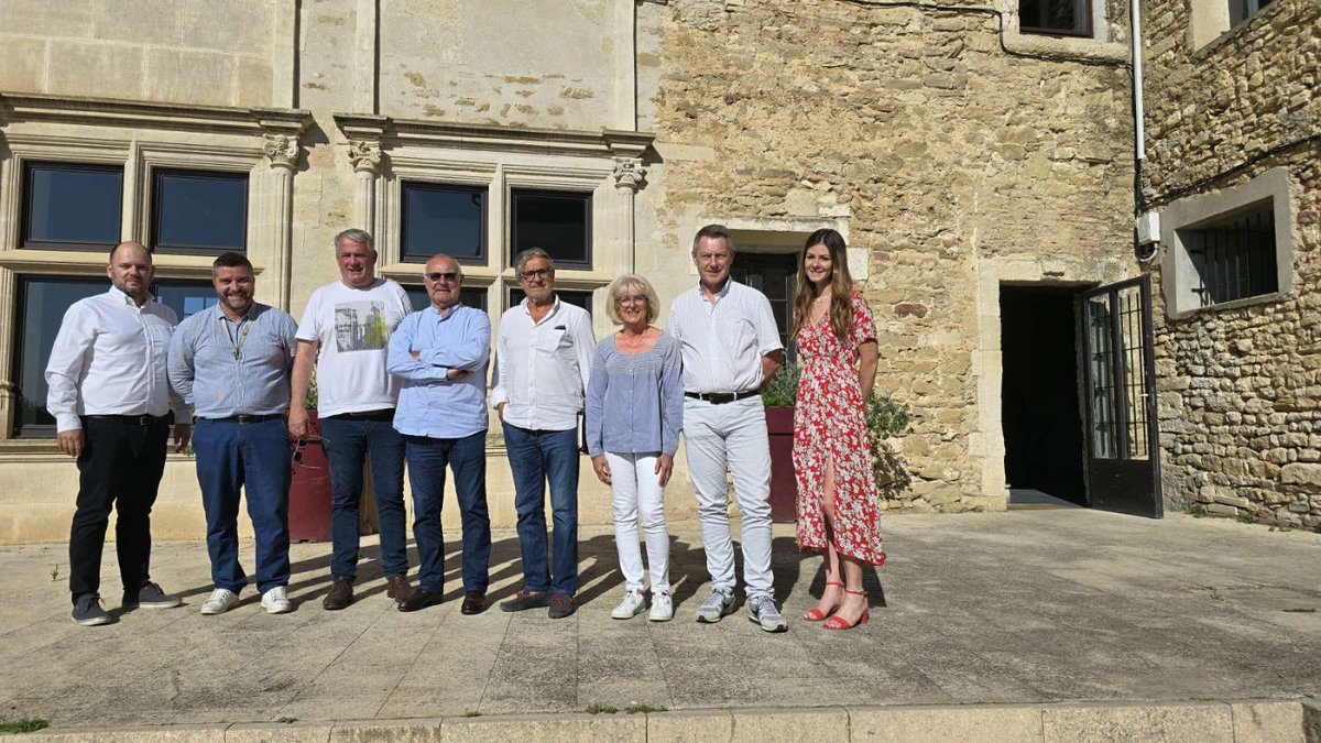 semedfire's tweet photo. Our @NimesMetropole Advanced Partners presented @semedfire to the Mayor of Commune de #Générac and the Deputy Mayor of @nimes, at the beautiful castle of Générac.
Work Package 6 is in full development🔥, preparing for the upcoming #StaffExchange visits &amp; #HandsOnTrainings. 🇫🇷🤝🇨🇾 https://t.co/mN1SXPrVmc