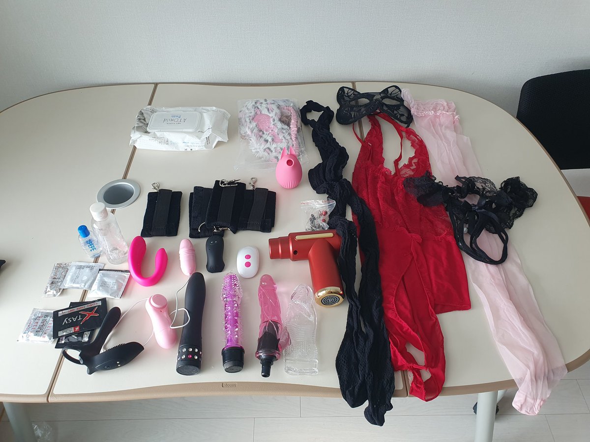 지난주말 급땡긴다는 와이프의 말씀에 따라 철저히 준비했다는...^^;
#초대남 #쓰리썸 #부커만남 #포썸 #스와핑