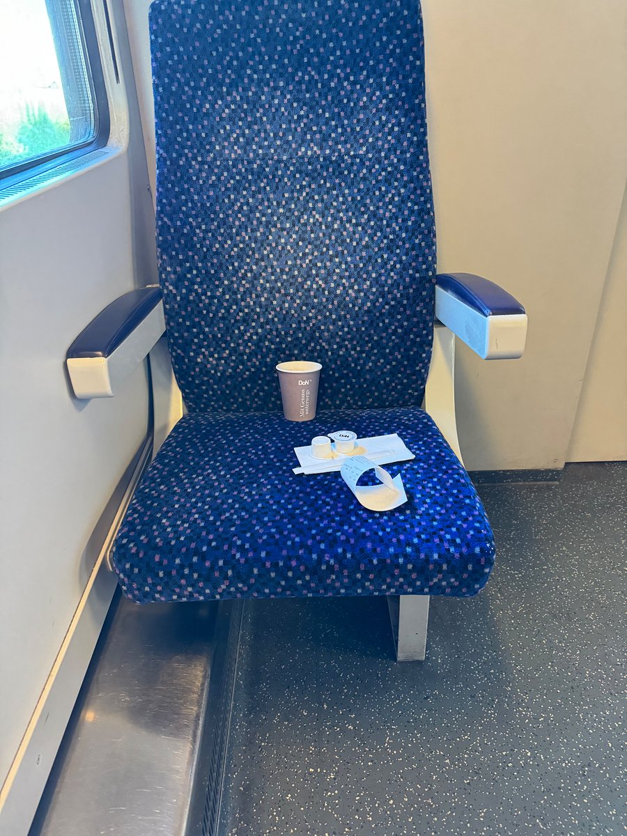 Mit <a href="/unsereOEBB/">ÖBB</a> geht die Fahrt nach Linz in den Urlaub.
#IC500 #Pyhrnstrecke #Schaumalraus #CityShuttle #KaffeeamPlatz
