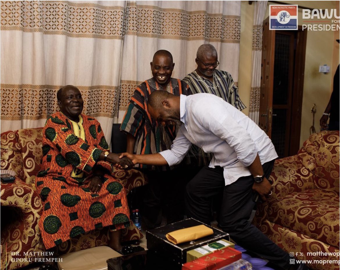 MatthewOPrempeh's tweet photo. The engagements in the Western region continued as I paid courtesy calls on the paramount Chief of the Upper Dixcove traditional area, Obrempong Hema Dekyi XIV, Omanhene of Gwira traditional area, Awulae Angamatu-Gyan II as well as the Omanhene of Essikado, Nana Kobina Nketsia V

The Dr. Mahamudu Bawumia @mbawumia campaign remains committed in our quest at deepening the inclusivity of traditional authority in national development. 

It is Possible! 

#PerfectPair4Ghana 
#BawumiaNAPO2024 
#ItIsPossible