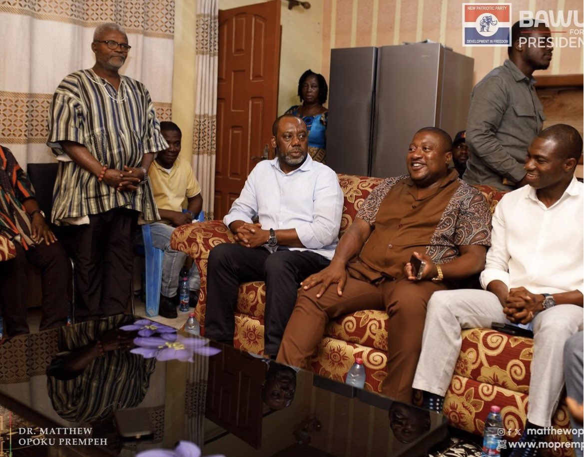 MatthewOPrempeh's tweet photo. The engagements in the Western region continued as I paid courtesy calls on the paramount Chief of the Upper Dixcove traditional area, Obrempong Hema Dekyi XIV, Omanhene of Gwira traditional area, Awulae Angamatu-Gyan II as well as the Omanhene of Essikado, Nana Kobina Nketsia V

The Dr. Mahamudu Bawumia @mbawumia campaign remains committed in our quest at deepening the inclusivity of traditional authority in national development. 

It is Possible! 

#PerfectPair4Ghana 
#BawumiaNAPO2024 
#ItIsPossible